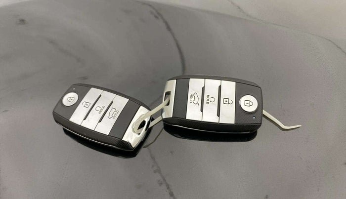 2022 KIA SONET HTX ANNIVERSARY EDITION 1.0 IMT, Petrol, Manual, 22,580 km, Key Close Up