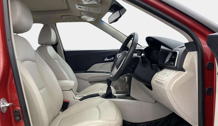 2021 Mahindra XUV300 W8 (O) 1.2 PETROL, Petrol, Manual, 16,470 km, Right Side Front Door Cabin