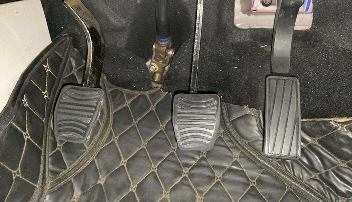 2021 Mahindra XUV300 W8 (O) 1.2 PETROL, Petrol, Manual, 16,470 km, Pedals
