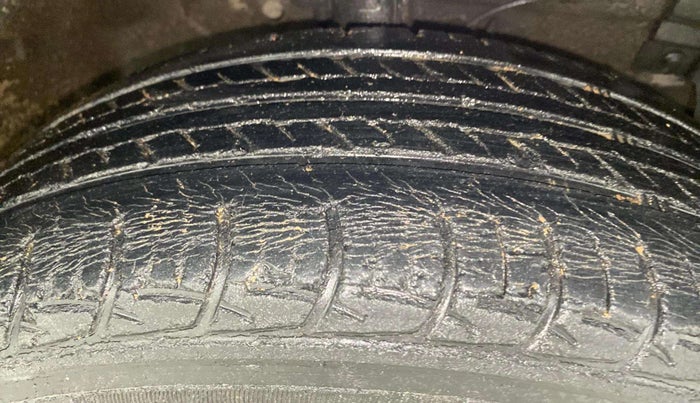 2015 Maruti Swift Dzire ZXI, Petrol, Manual, 87,195 km, Right Front Tyre Tread