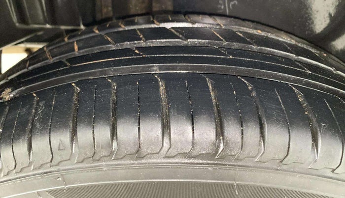 2015 Maruti Swift Dzire ZXI, Petrol, Manual, 87,195 km, Right Rear Tyre Tread