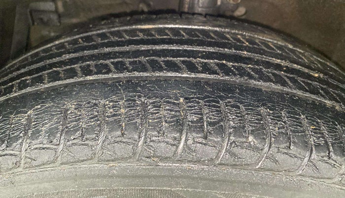 2015 Maruti Swift Dzire ZXI, Petrol, Manual, 87,195 km, Left Front Tyre Tread