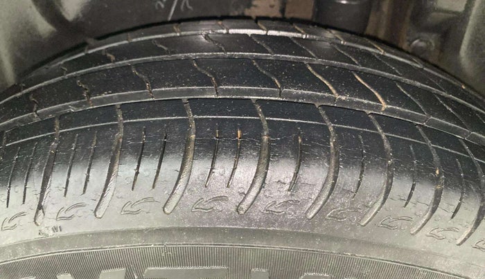 2015 Maruti Swift Dzire ZXI, Petrol, Manual, 87,195 km, Left Rear Tyre Tread