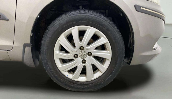 2015 Maruti Swift Dzire ZXI, Petrol, Manual, 87,195 km, Right Front Wheel
