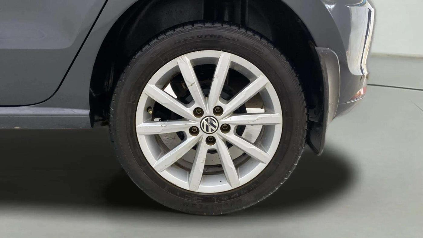 2017 Volkswagen Polo HIGHLINE1.2L, Petrol, Manual, 76,402 km, Left Rear Wheel