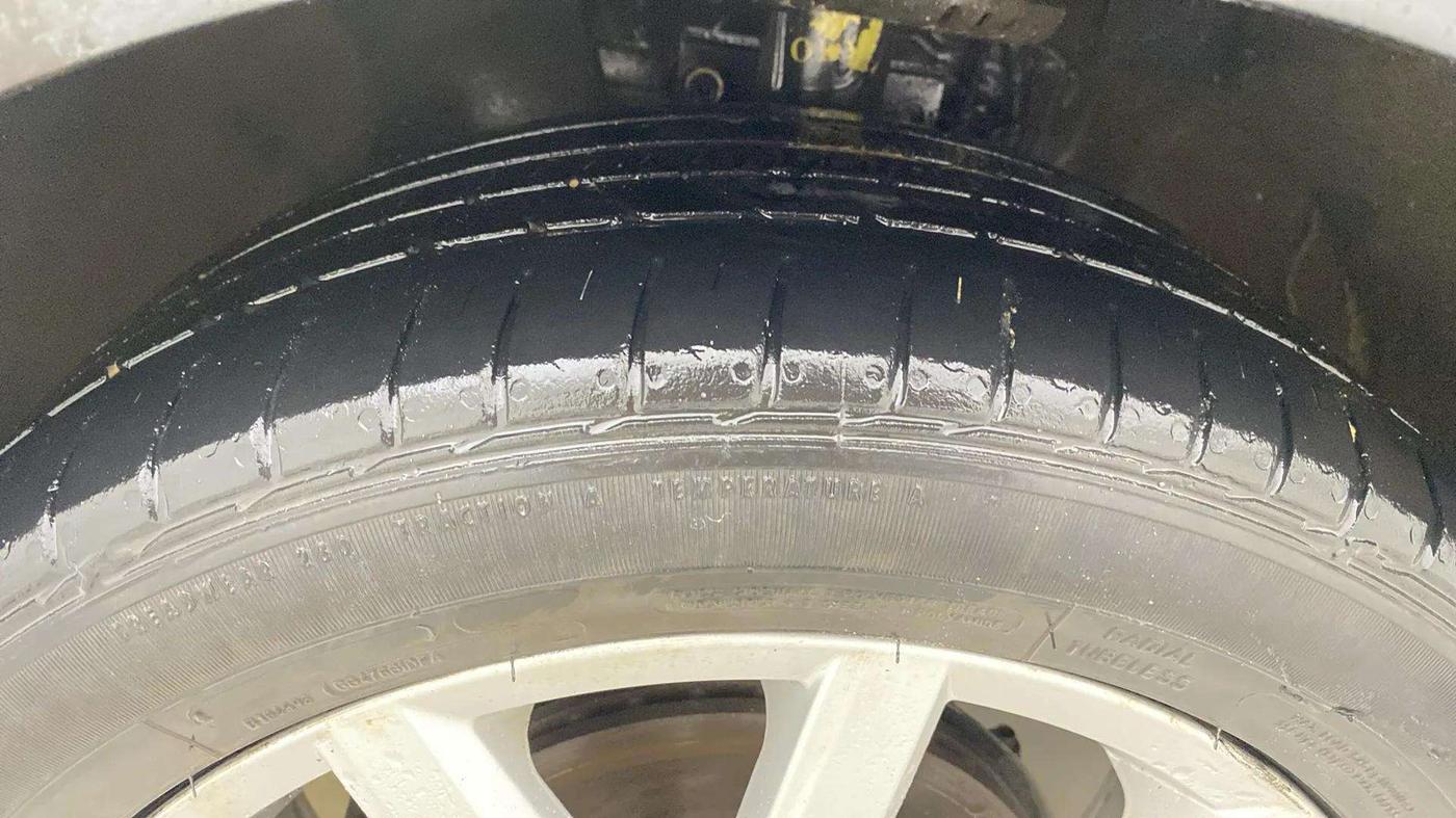 2017 Volkswagen Polo HIGHLINE1.2L, Petrol, Manual, 76,402 km, Left Front Tyre Tread