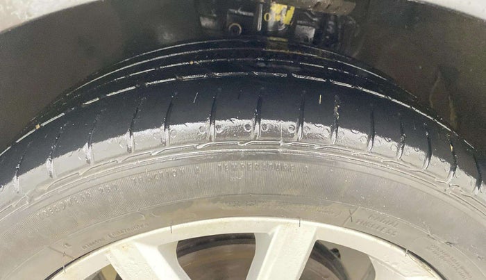 2017 Volkswagen Polo HIGHLINE1.2L, Petrol, Manual, 76,402 km, Left Front Tyre Tread