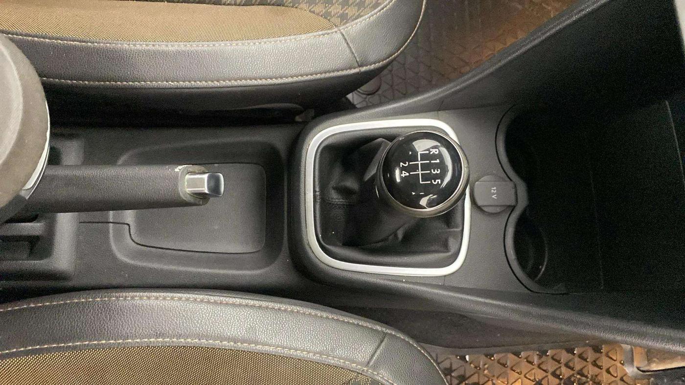 2017 Volkswagen Polo HIGHLINE1.2L, Petrol, Manual, 76,402 km, Gear Lever