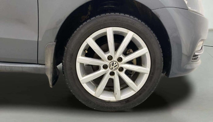 2017 Volkswagen Polo HIGHLINE1.2L, Petrol, Manual, 76,402 km, Right Front Wheel