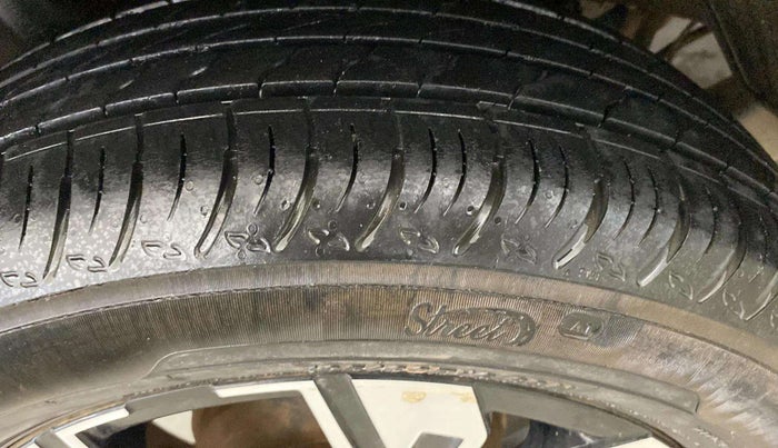 2022 Renault Kiger RXZ AMT, Petrol, Automatic, 27,289 km, Left Front Tyre Tread