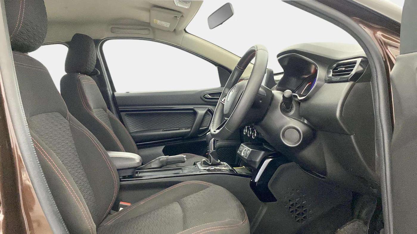 2022 Renault Kiger RXZ AMT, Petrol, Automatic, 27,358 km, Right Side Front Door Cabin