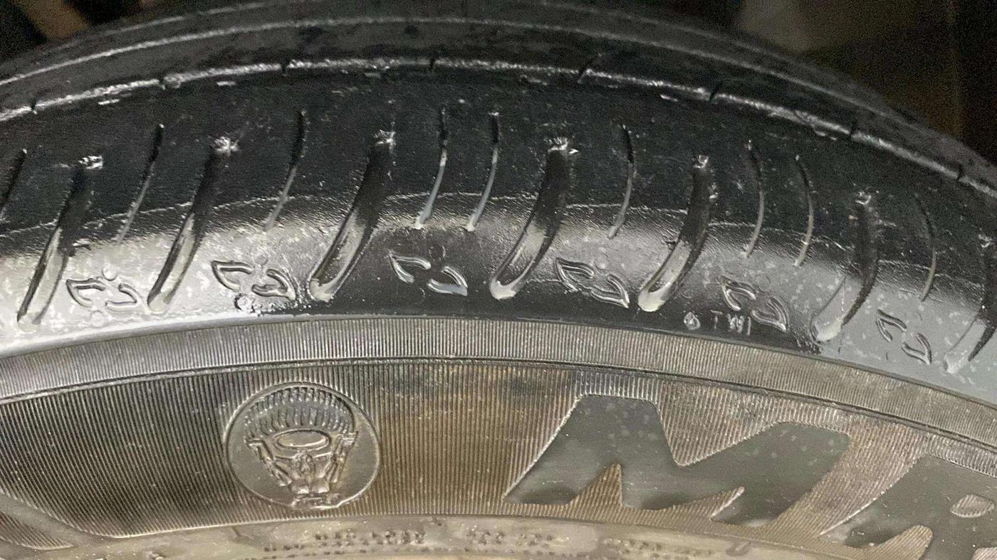 2022 Renault Kiger RXZ AMT, Petrol, Automatic, 27,358 km, Right Front Tyre Tread