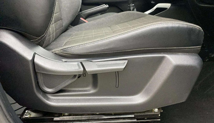 2024 KIA SONET HTK (O) 1.2 Petrol MT, Petrol, Manual, 18,142 km, Driver Side Adjustment Panel