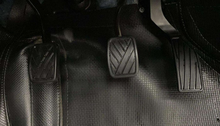 2024 Maruti Grand Vitara SIGMA SMART HYBRID, Petrol, Manual, 18,830 km, Pedals