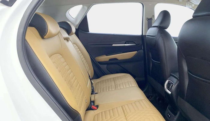 2024 KIA SONET HTX 1.5 AT, Diesel, Automatic, 37,600 km, Right Side Rear Door Cabin