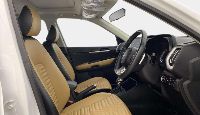 2024 KIA SONET HTX 1.5 AT, Diesel, Automatic, 37,600 km, Right Side Front Door Cabin