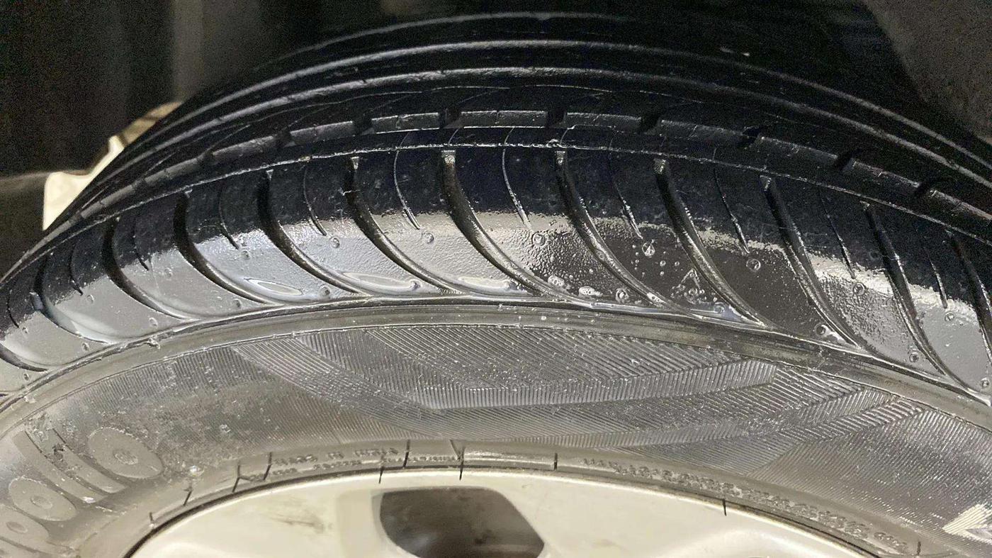 2018 Ford Figo Aspire TITANIUM 1.2 PETROL, Petrol, Manual, 30,433 km, Left Front Tyre Tread