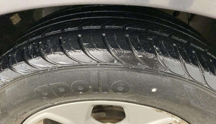 2018 Ford Figo Aspire TITANIUM 1.2 PETROL, Petrol, Manual, 30,433 km, Right Front Tyre Tread