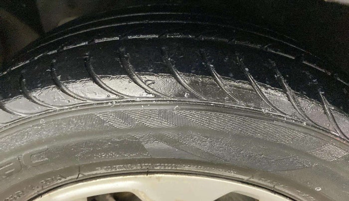 2018 Ford Figo Aspire TITANIUM 1.2 PETROL, Petrol, Manual, 30,433 km, Left Rear Tyre Tread