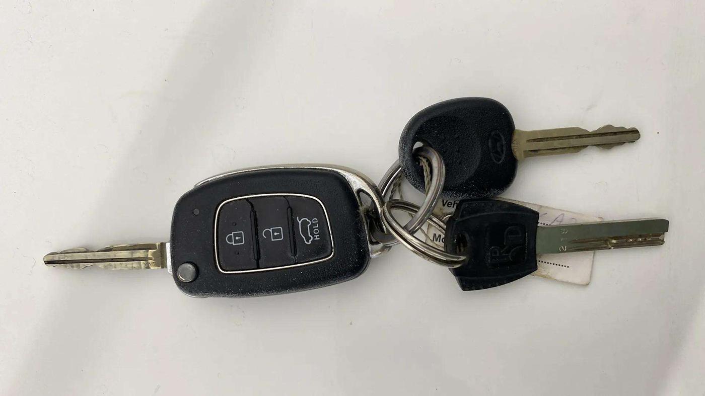 2020 Hyundai VENUE S 1.0 TURBO MT, Petrol, Manual, 57,569 km, Key Close Up