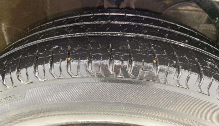 2017 Maruti Dzire VXI, Petrol, Manual, 21,140 km, Right Front Tyre Tread