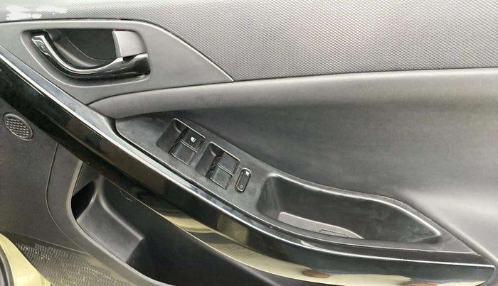 2023 Tata NEXON XZ PLUS LUX SUNROOF KAZIRANGA DIESEL, Diesel, Manual, 59,163 km, Driver Side Door Panels Control