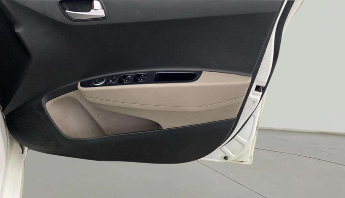 2015 Hyundai Grand i10 SPORTZ 1.2 KAPPA VTVT, CNG, Manual, 75,776 km, Driver Side Door Panels Control