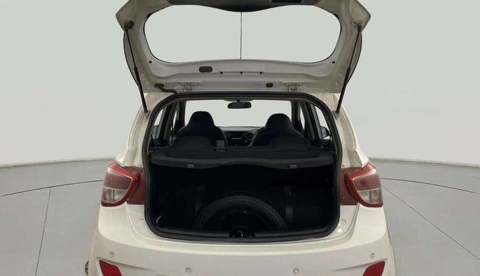 2015 Hyundai Grand i10 SPORTZ 1.2 KAPPA VTVT, CNG, Manual, 75,776 km, Boot Inside