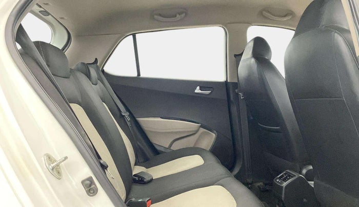 2015 Hyundai Grand i10 SPORTZ 1.2 KAPPA VTVT, CNG, Manual, 75,776 km, Right Side Rear Door Cabin
