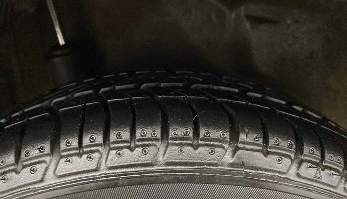 2013 Honda Amaze 1.2L I-VTEC S, Petrol, Manual, 40,725 km, Right Rear Tyre Tread