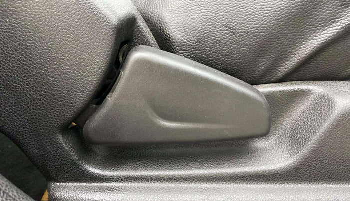 2020 Renault Kwid RXT 1.0 (O), Petrol, Manual, 32,773 km, Driver Side Adjustment Panel