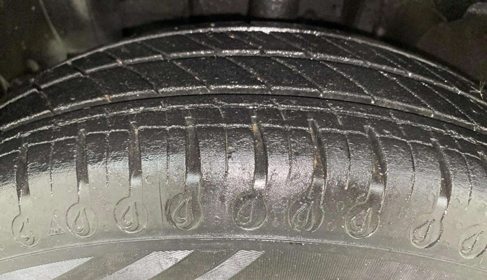 2020 Renault Kwid RXT 1.0 (O), Petrol, Manual, 32,773 km, Left Front Tyre Tread