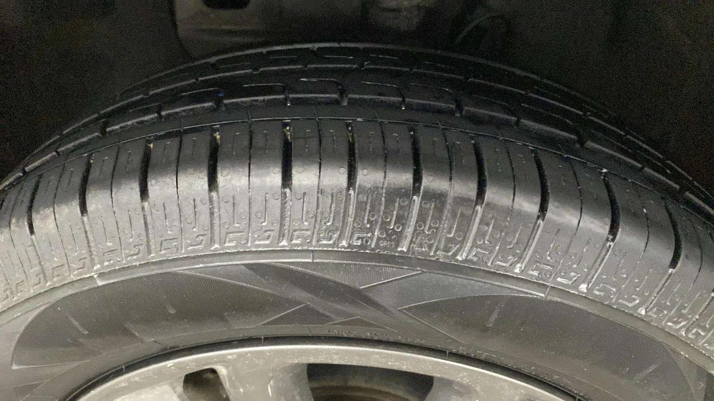 2019 Hyundai Elite i20 SPORTZ PLUS 1.2, Petrol, Manual, 76,358 km, Right Front Tyre Tread