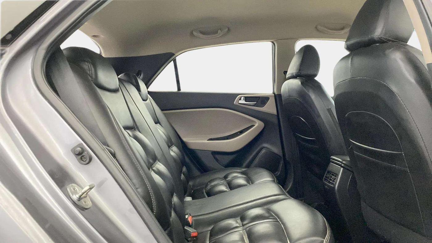 2019 Hyundai Elite i20 SPORTZ PLUS 1.2, Petrol, Manual, 76,358 km, Right Side Rear Door Cabin