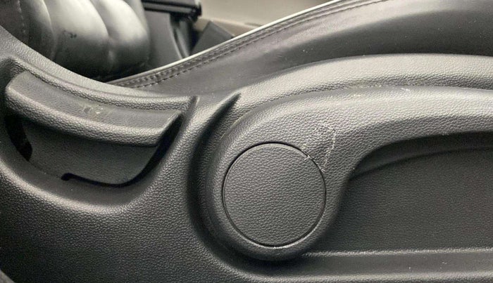 2019 Hyundai Elite i20 SPORTZ PLUS 1.2, Petrol, Manual, 76,358 km, Driver Side Adjustment Panel