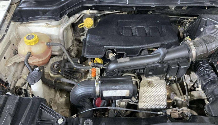 2023 Mahindra XUV300 W6 1.2 PETROL AMT, Petrol, Automatic, 38,270 km, Engine View - Right