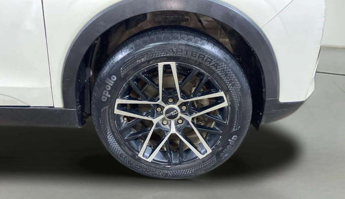 2023 Mahindra XUV300 W6 1.2 PETROL AMT, Petrol, Automatic, 38,270 km, Right Front Wheel
