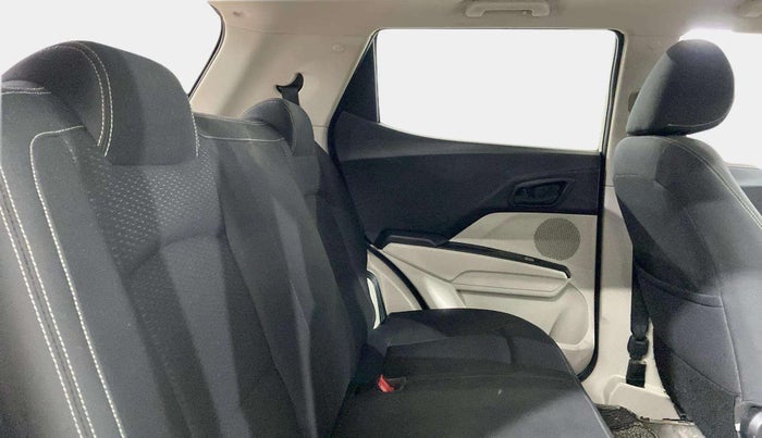 2023 Mahindra XUV300 W6 1.2 PETROL AMT, Petrol, Automatic, 38,270 km, Right Side Rear Door Cabin