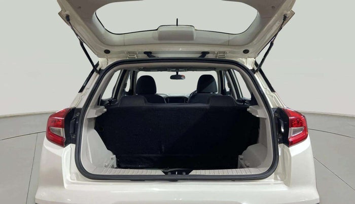 2023 Mahindra XUV300 W6 1.2 PETROL AMT, Petrol, Automatic, 38,270 km, Boot Inside