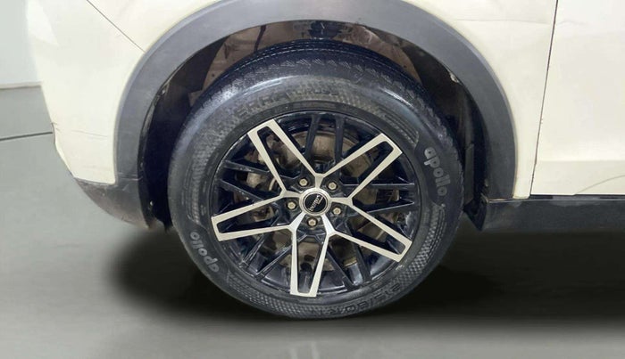 2023 Mahindra XUV300 W6 1.2 PETROL AMT, Petrol, Automatic, 38,270 km, Left Front Wheel