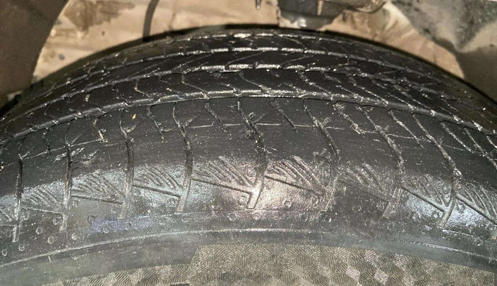 2023 Mahindra XUV300 W6 1.2 PETROL AMT, Petrol, Automatic, 38,270 km, Left Front Tyre Tread