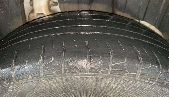 2023 Mahindra XUV300 W6 1.2 PETROL AMT, Petrol, Automatic, 38,270 km, Left Rear Tyre Tread