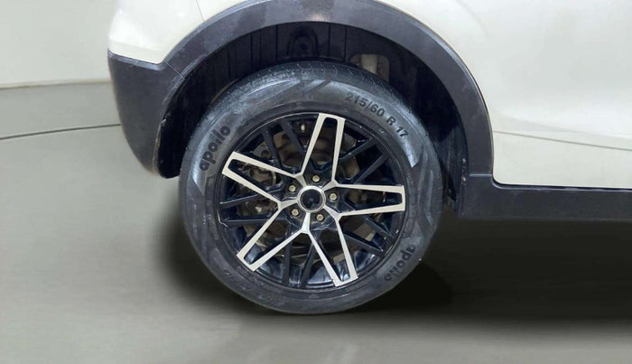 2023 Mahindra XUV300 W6 1.2 PETROL AMT, Petrol, Automatic, 38,270 km, Right Rear Wheel