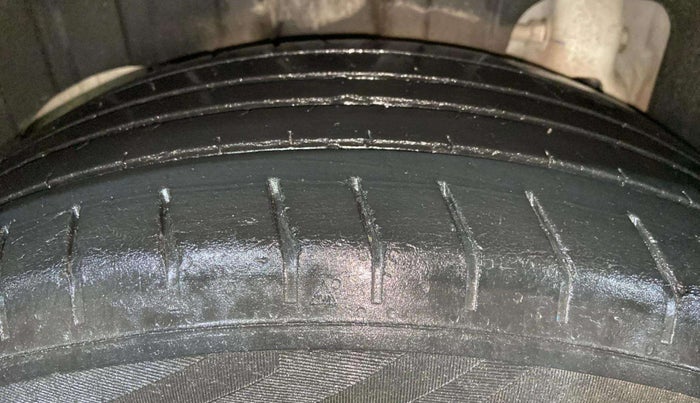 2023 Mahindra XUV300 W6 1.2 PETROL AMT, Petrol, Automatic, 38,270 km, Right Rear Tyre Tread