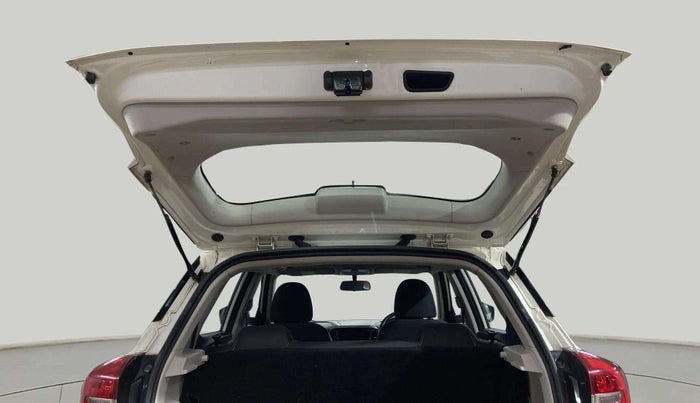 2023 Mahindra XUV300 W6 1.2 PETROL AMT, Petrol, Automatic, 38,270 km, Boot Door Open
