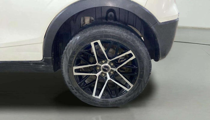 2023 Mahindra XUV300 W6 1.2 PETROL AMT, Petrol, Automatic, 38,270 km, Left Rear Wheel