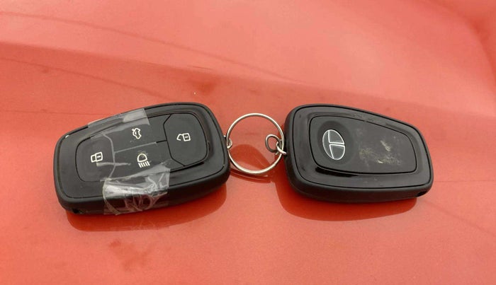 2021 Tata NEXON XZ PLUS PETROL SUNROOF, Petrol, Manual, 52,338 km, Key Close Up