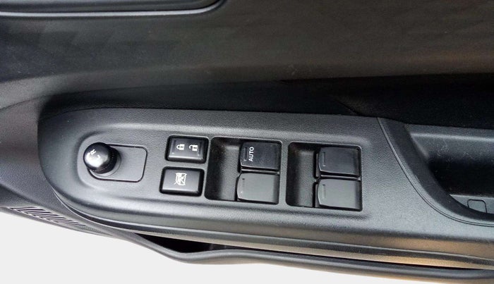 2024 Maruti Swift VXi AMT, Petrol, Automatic, 11,506 km, Driver Side Door Panels Control