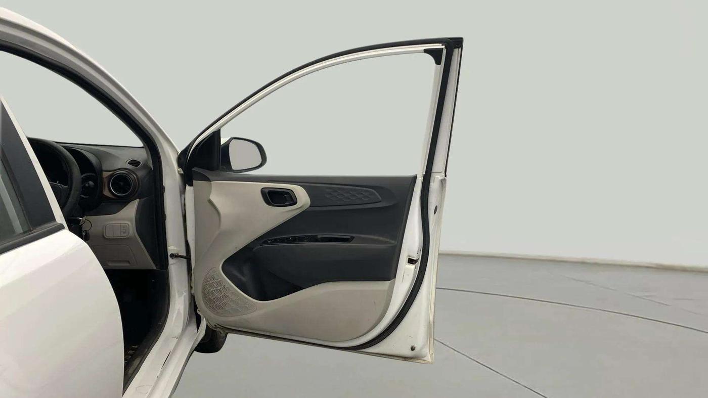 2020 Hyundai AURA S 1.2, Petrol, Manual, 28,139 km, RHS Front Door