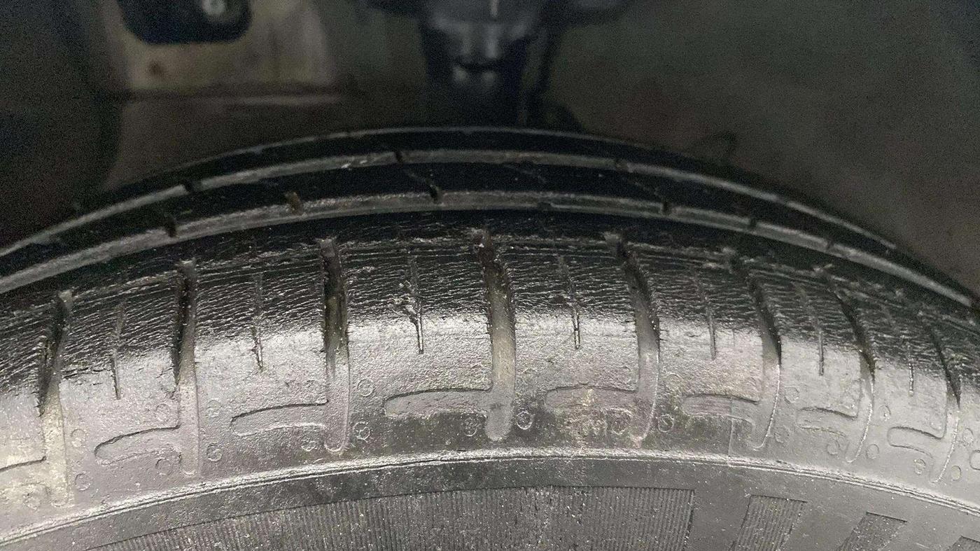 2020 Hyundai AURA S 1.2, Petrol, Manual, 28,139 km, Left Front Tyre Tread